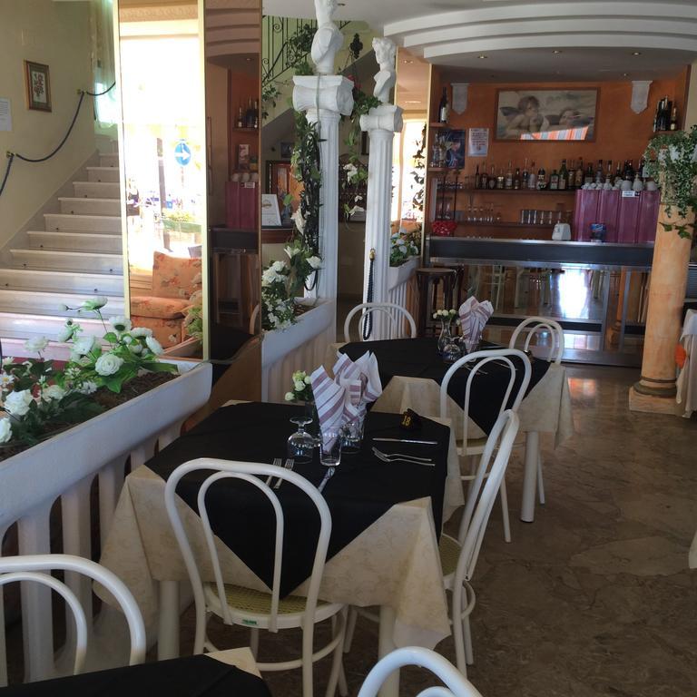 Miami Suite Hotel Bellaria – Igea Marina Kültér fotó