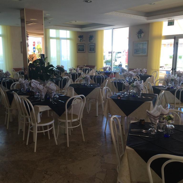 Miami Suite Hotel Bellaria – Igea Marina Kültér fotó